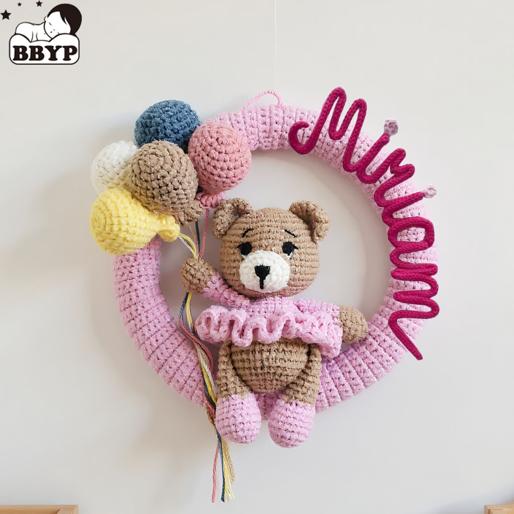Baby Nursery Needs - Personalizowany wieniec z imieniem na szydełku